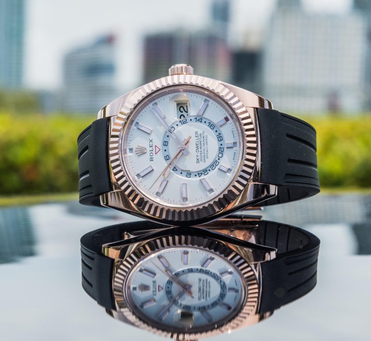 Rolex Sky-dweller 42m Everose Gold White Dial