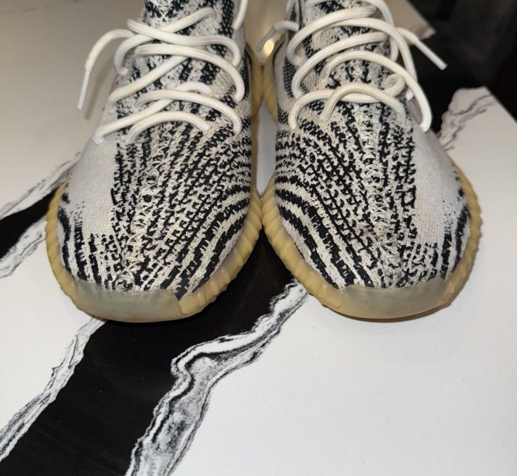 Yeezy Boost 350 V2 Zebra