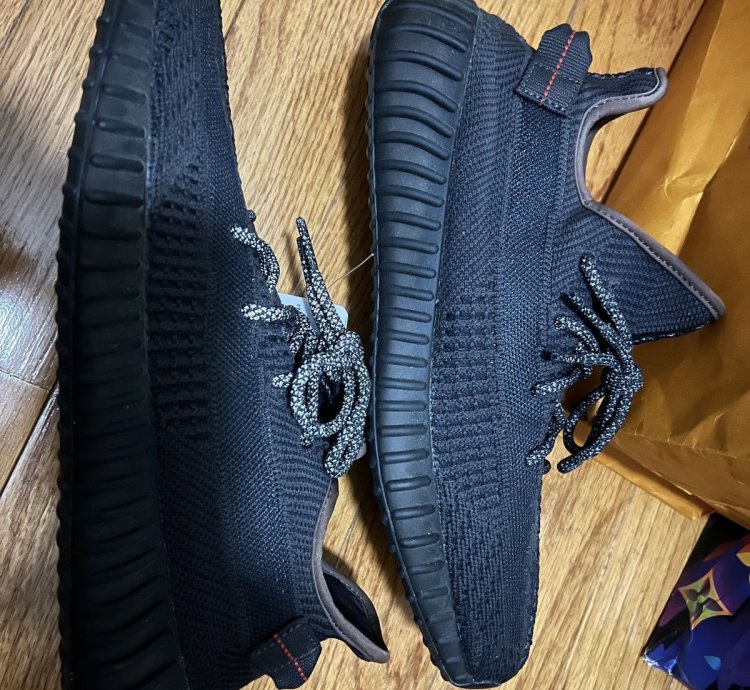 Yeezy Boost 350v2 Black