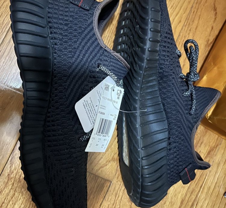 Yeezy Boost 350v2 Black