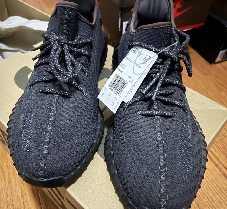 Yeezy Boost 350v2 Black