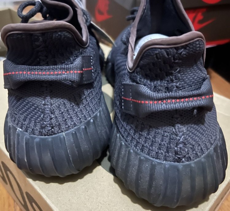 Yeezy Boost 350v2 Black