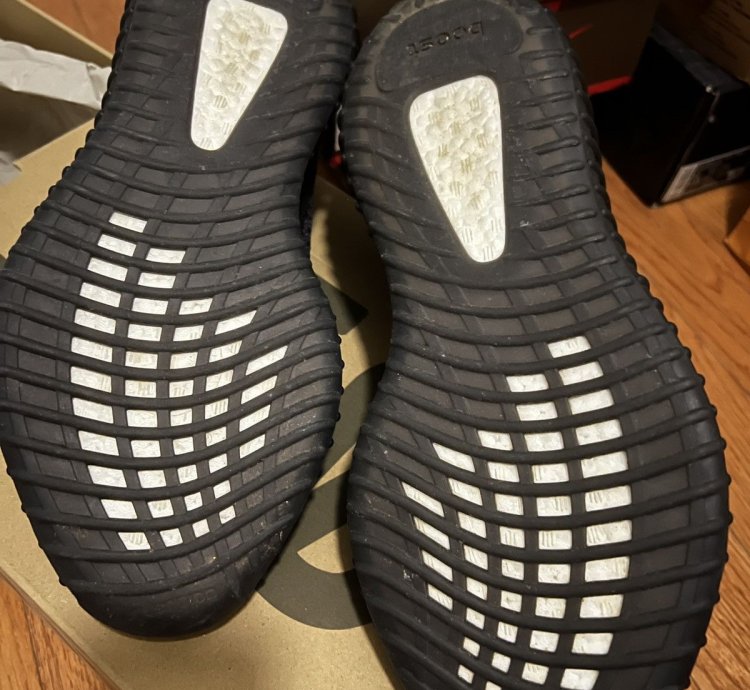 Yeezy Boost 350v2 Black