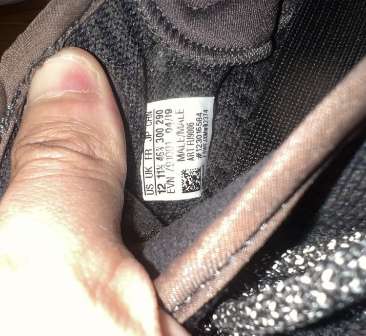Yeezy Boost 350v2 Black