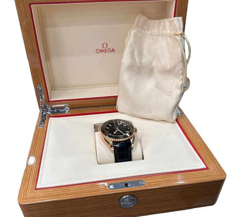 Omega Seamaster Planet Ocean 45 5mm Black 18k Gold 232 63 46 21 01 001 Watch Box