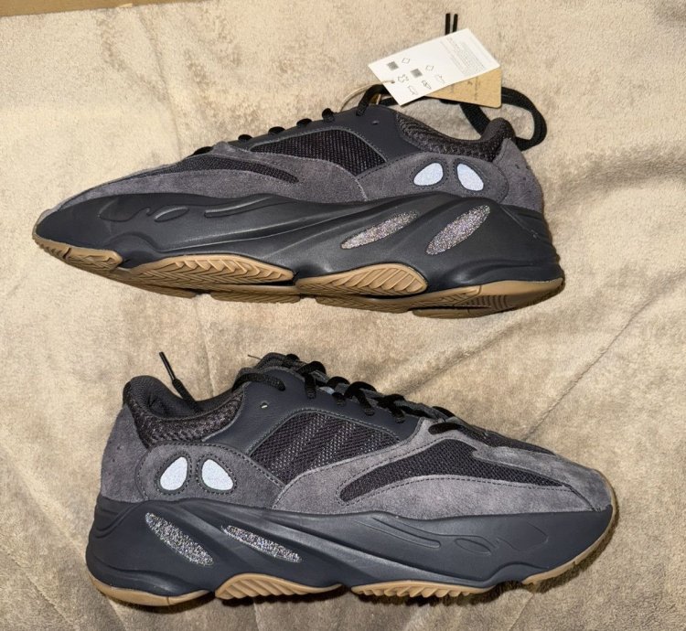 Yeezy Boost 700