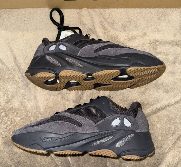 Yeezy Boost 700