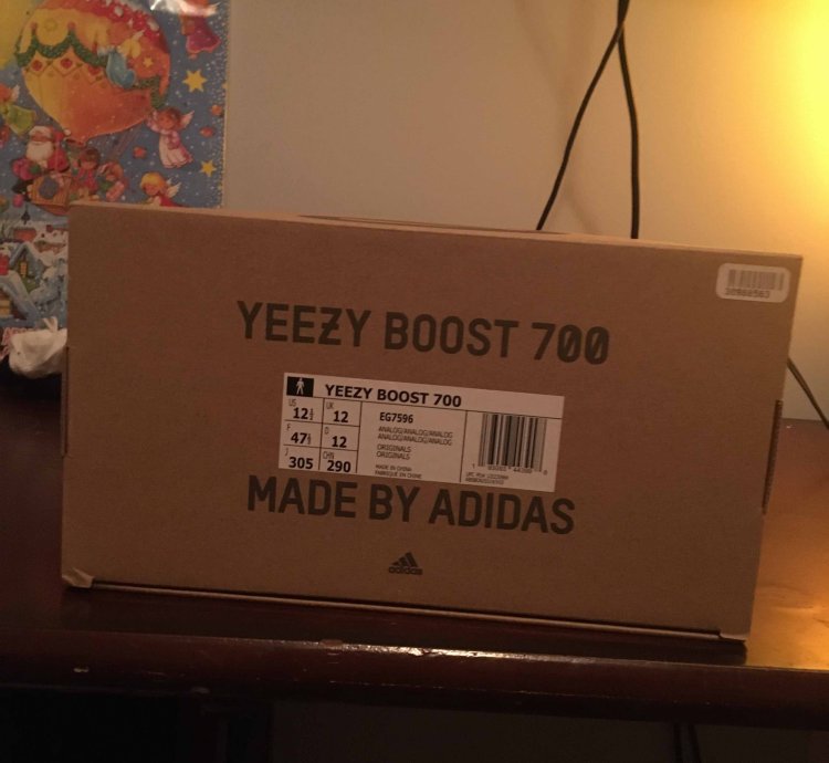 Yeezy Boost 700 Analog