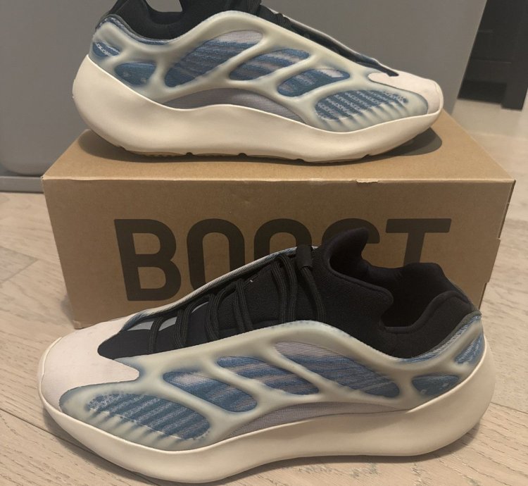 Yeezy Boost 700 B75571 Kyanite