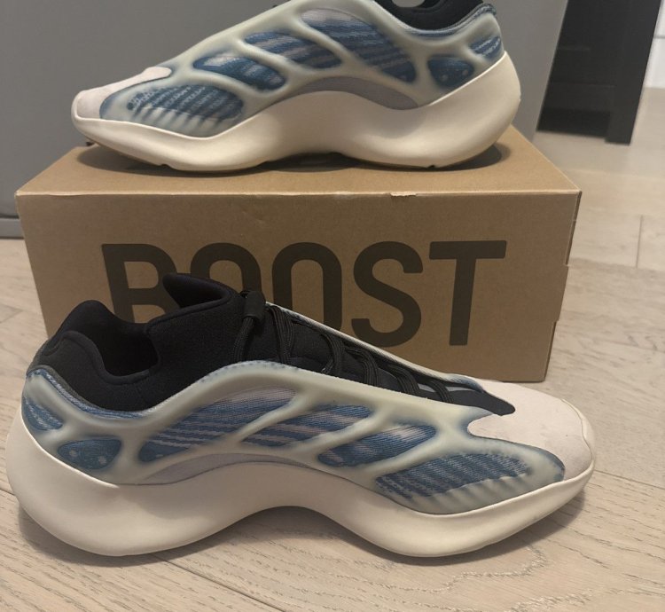 Yeezy Boost 700 B75571 Kyanite