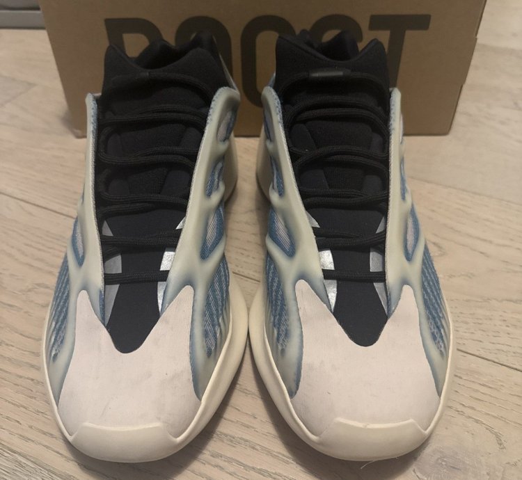 Yeezy Boost 700 B75571 Kyanite