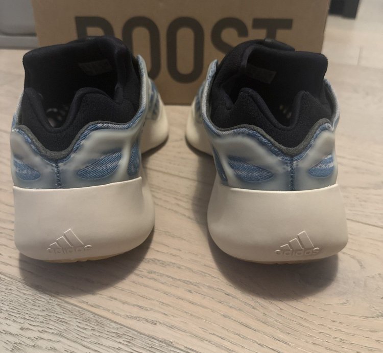 Yeezy Boost 700 B75571 Kyanite
