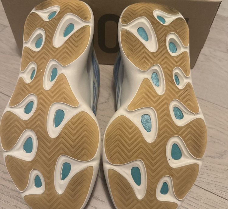 Yeezy Boost 700 B75571 Kyanite