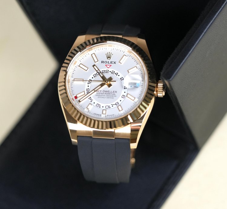 Rolex Sky-dweller 42mm 326238-0003 Intense White Dial