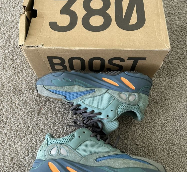 Yeezy Boost 700 Faded Azure Size 8 5