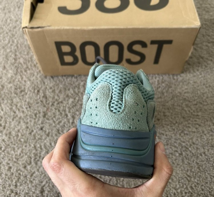 Yeezy Boost 700 Faded Azure Size 8 5