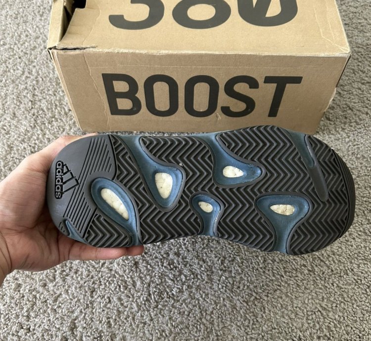 Yeezy Boost 700 Faded Azure Size 8 5