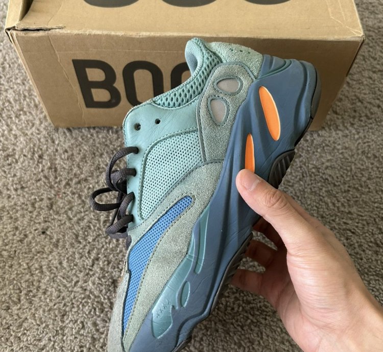 Yeezy Boost 700 Faded Azure Size 8 5