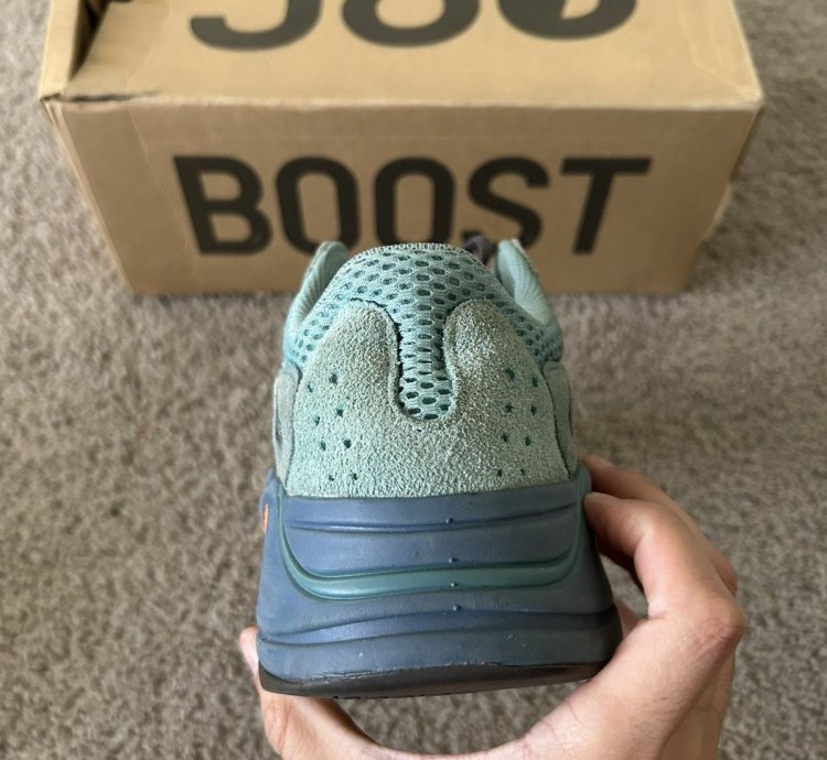 Yeezy Boost 700 Faded Azure Size 8 5