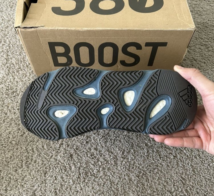 Yeezy Boost 700 Faded Azure Size 8 5