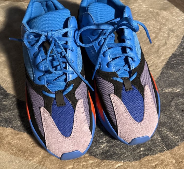 Yeezy Boost 700 Hi-res Blue