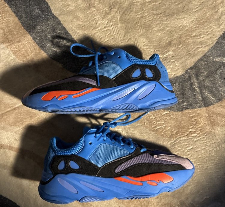 Yeezy Boost 700 Hi-res Blue