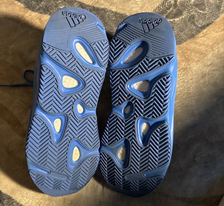 Yeezy Boost 700 Hi-res Blue