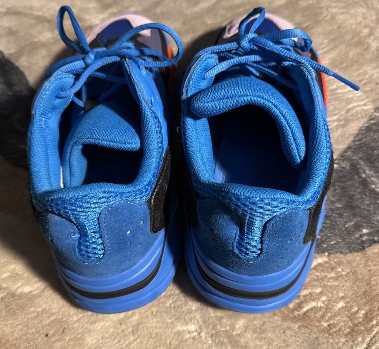 Yeezy Boost 700 Hi-res Blue