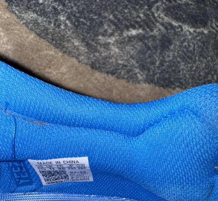 Yeezy Boost 700 Hi-res Blue