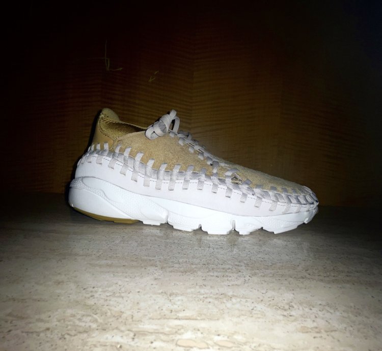 Air Footscape Woven Chukka Gold Light Orewood Suede Leather