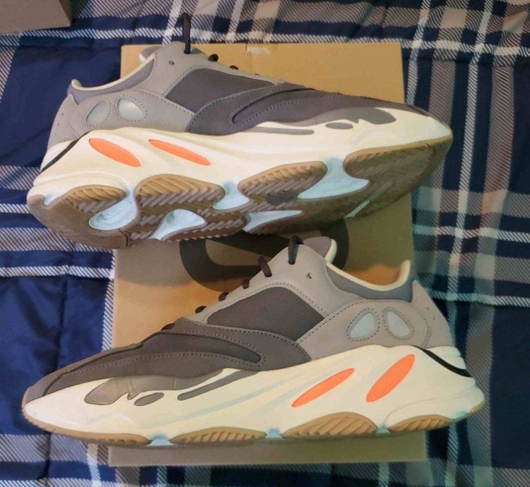 Yeezy Boost 700 Magnet