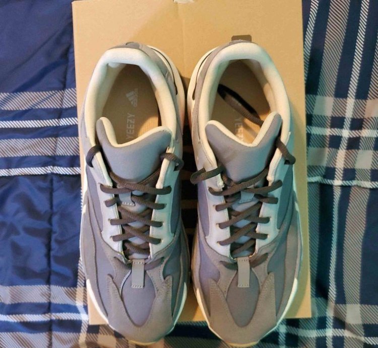 Yeezy Boost 700 Magnet