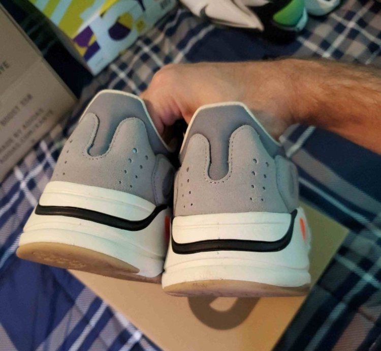 Yeezy Boost 700 Magnet