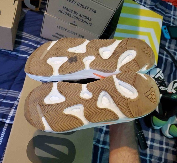Yeezy Boost 700 Magnet