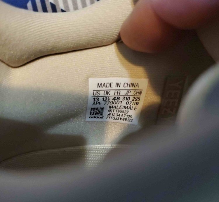 Yeezy Boost 700 Magnet