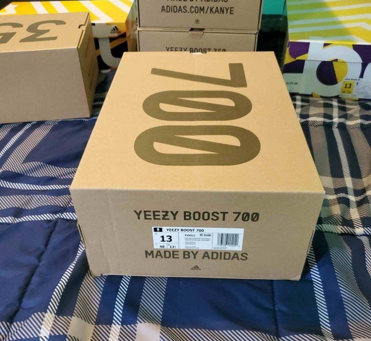 Yeezy Boost 700 Magnet