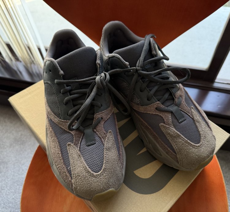 Yeezy Boost 700 Mauve