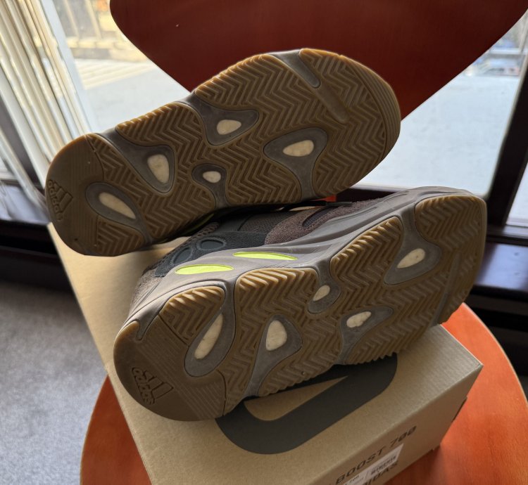 Yeezy Boost 700 Mauve