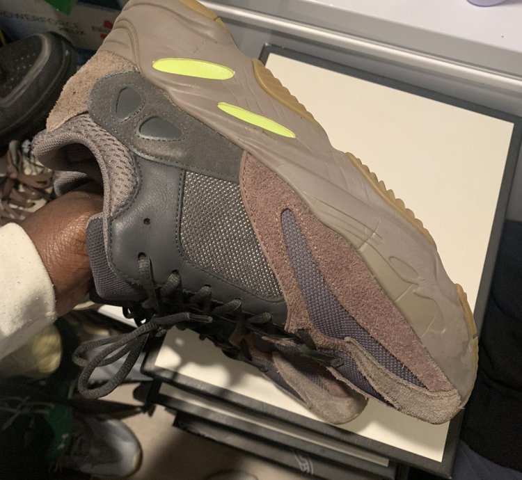 Yeezy Boost 700 Mauve 2018