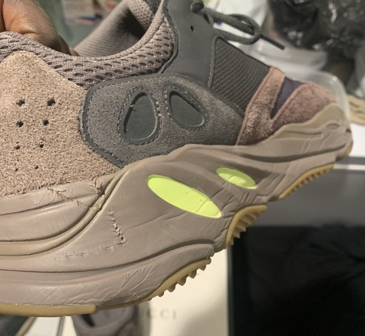 Yeezy Boost 700 Mauve 2018