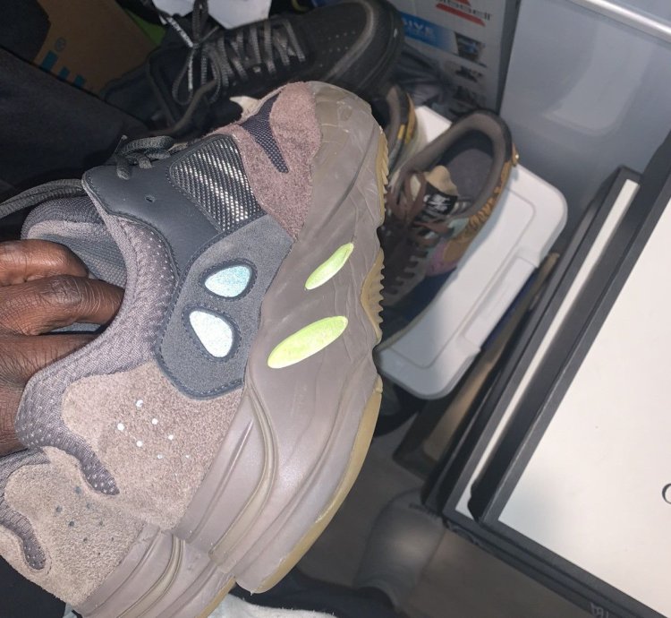 Yeezy Boost 700 Mauve 2018