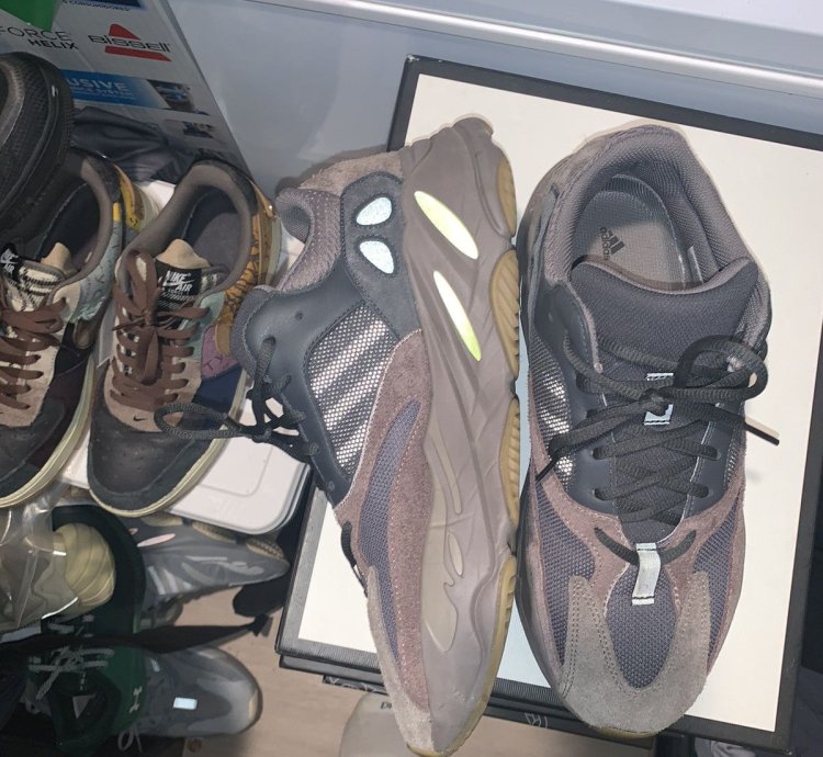 Yeezy Boost 700 Mauve 2018