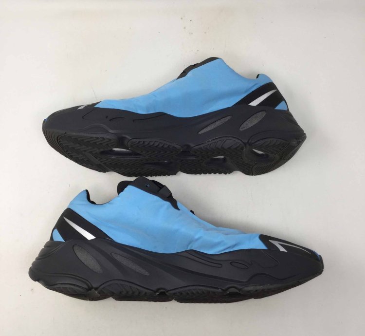 Yeezy Boost 700 Mnvn Bright Cyan