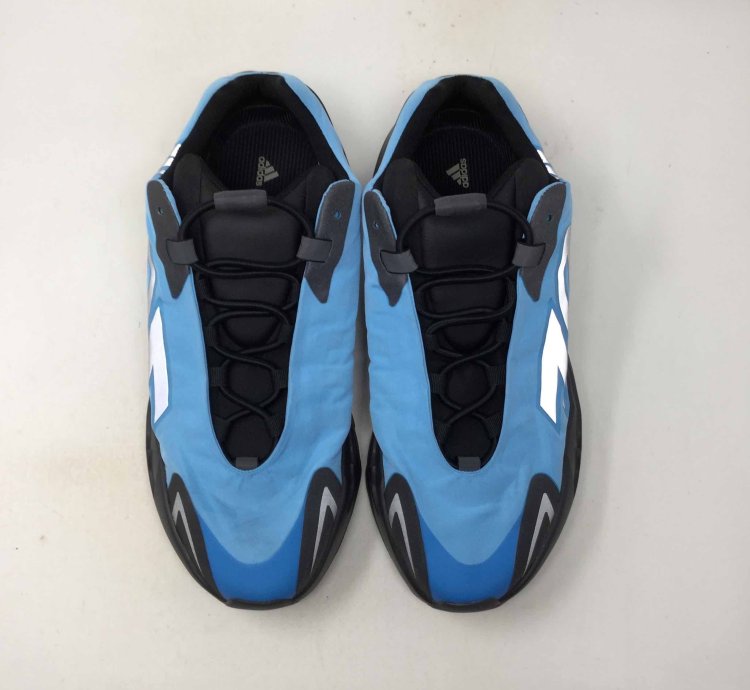 Yeezy Boost 700 Mnvn Bright Cyan