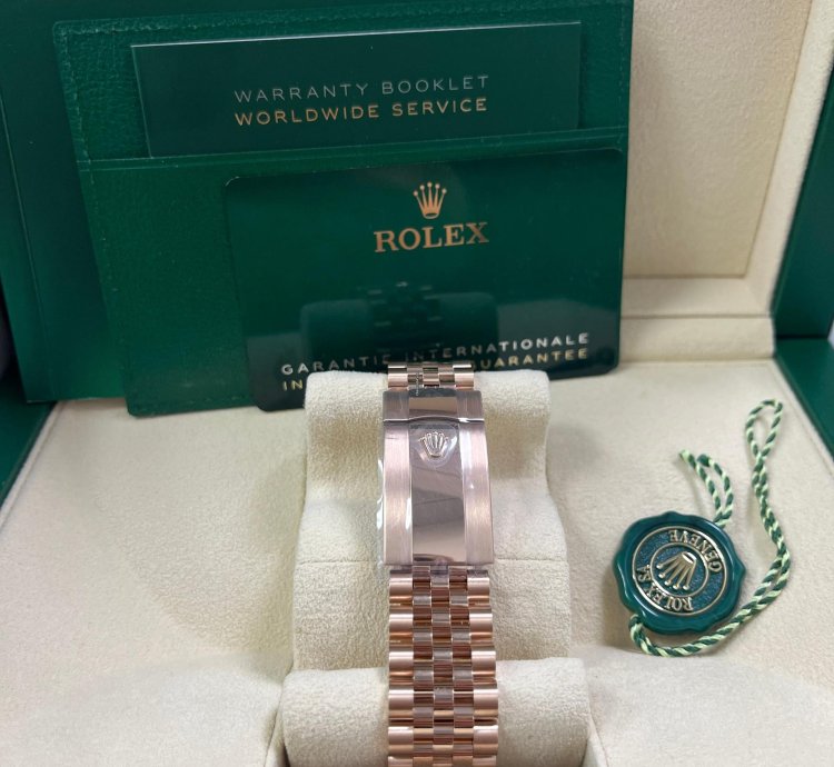 Rolex Sky-dweller 42mm Blue Dial Rose Gold Jubilee Bracelet 336935