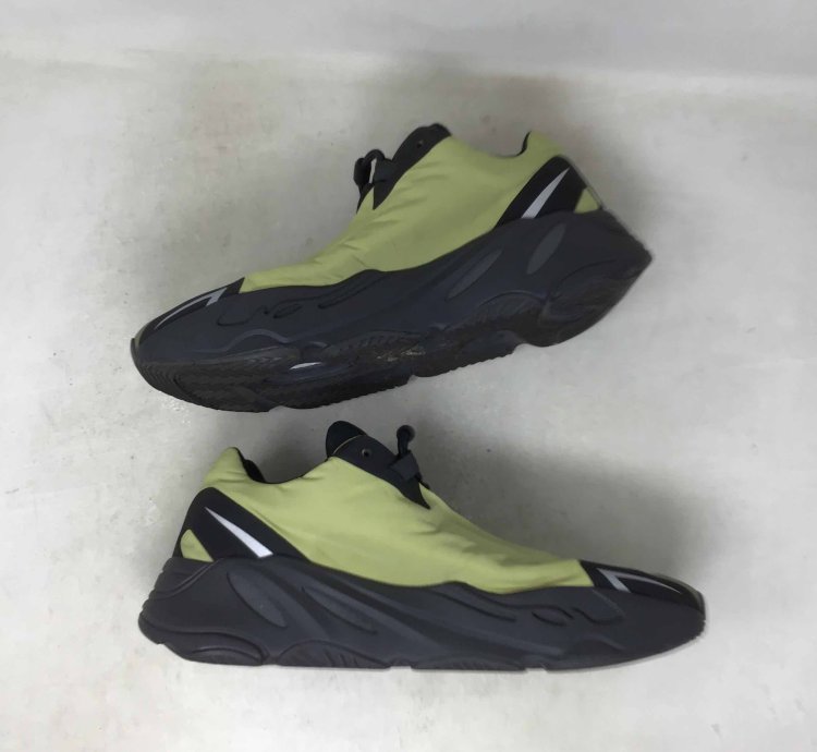Yeezy Boost 700 Mnvn Resin
