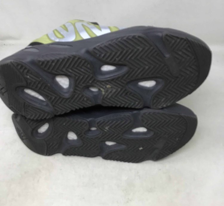 Yeezy Boost 700 Mnvn Resin