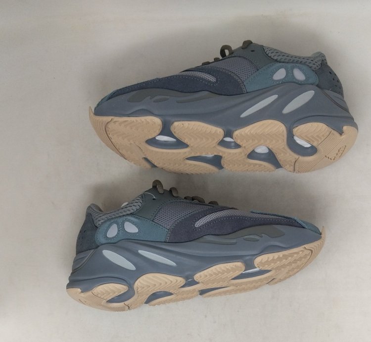 Yeezy Boost 700 Teal Blue