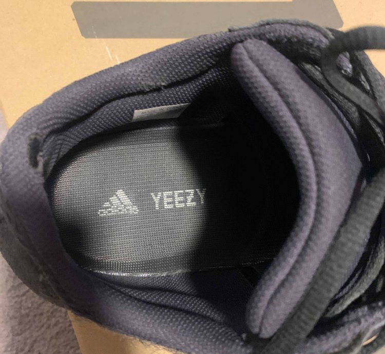 Yeezy Boost 700 Utility Black 2019