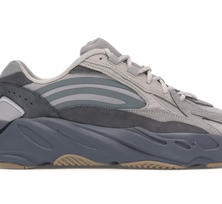 Yeezy Boost 700 V2 deadstock